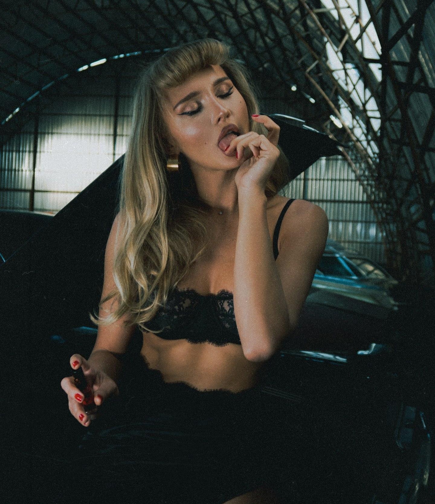 Вика привлекальеная девушка из Надыма цена от 7000 руб